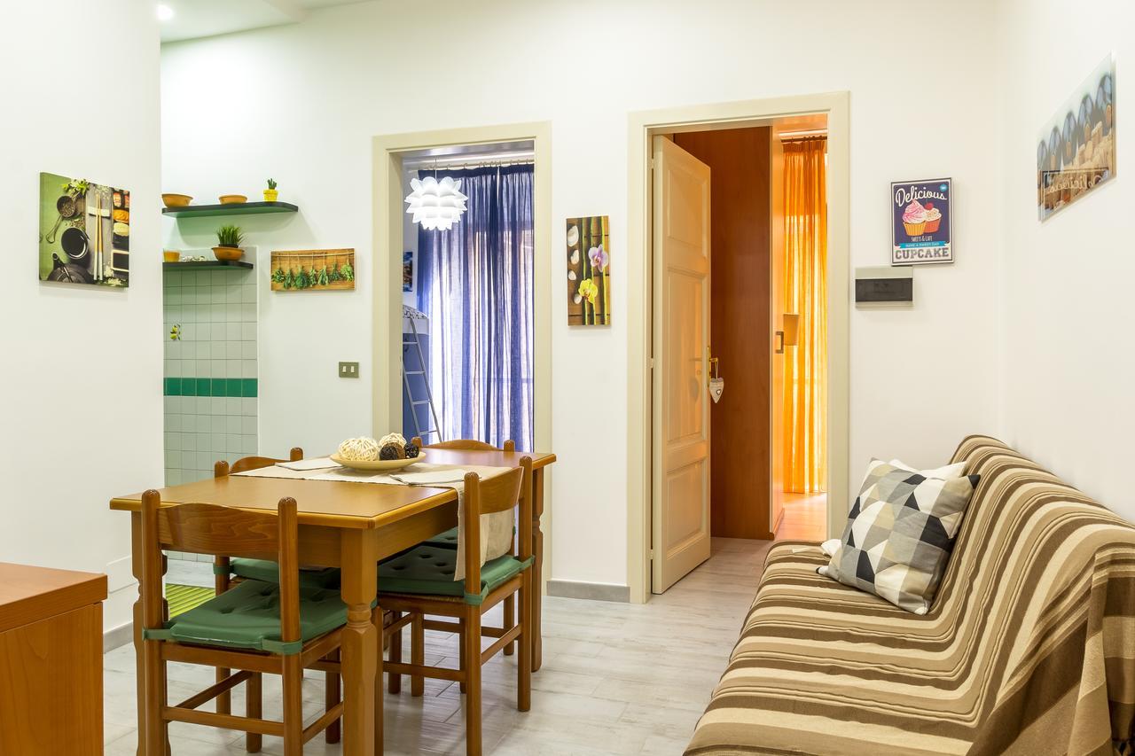 Casa Martina Apartment Giardini Naxos Bilik gambar