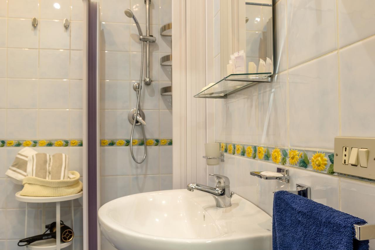 Casa Martina Apartment Giardini Naxos Bilik gambar